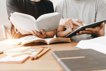 王母娘娘是玉皇大帝老婆吗/王母娘娘是玉皇大帝的什么人